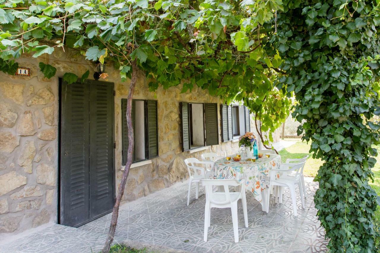 aMatalasviñas Piedralaves Exterior foto